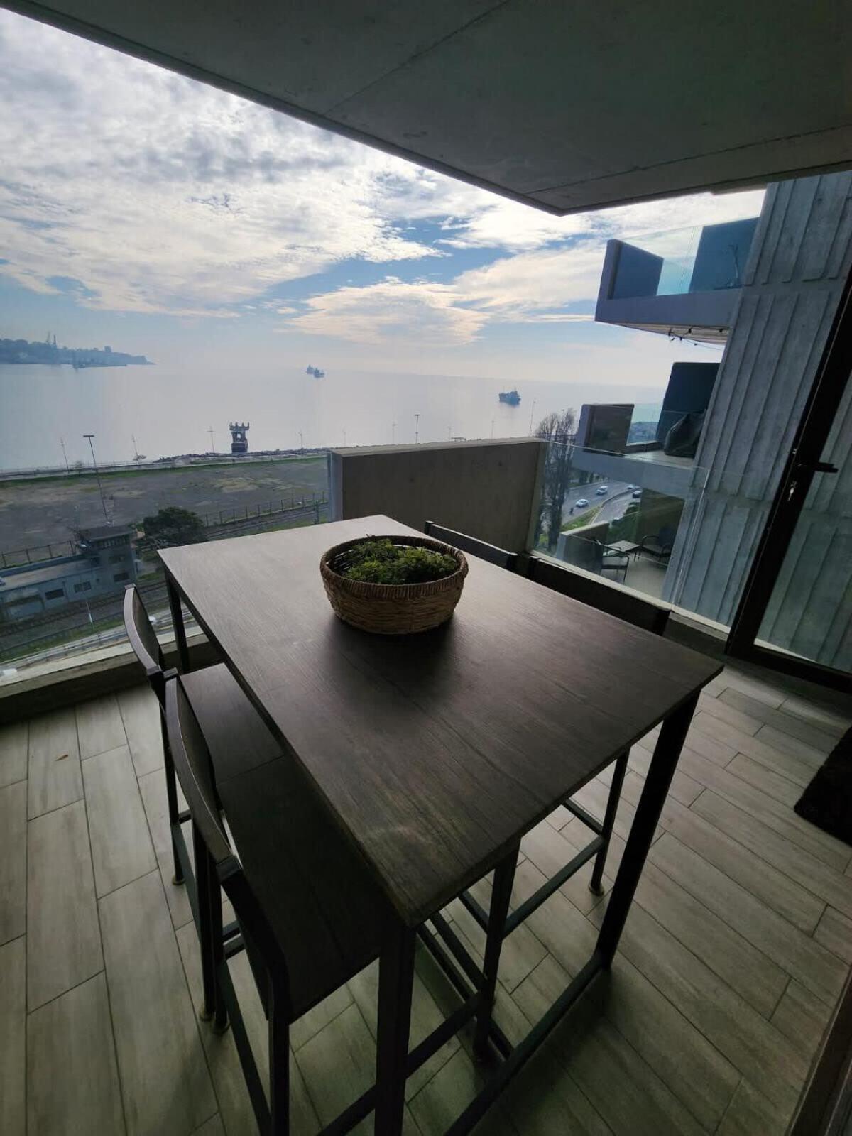 Hom I Estudio Nuevo Con Preciosa Vista Y Estacionamiento Apartamento Valparaíso